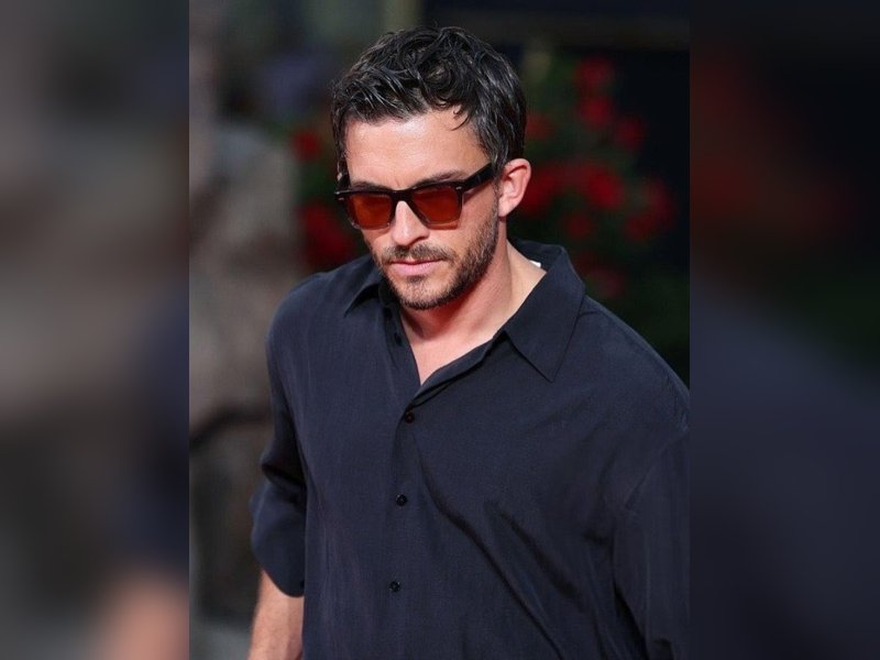 Jonathan Bailey opens up on his weird habit while shooting intimate scenes