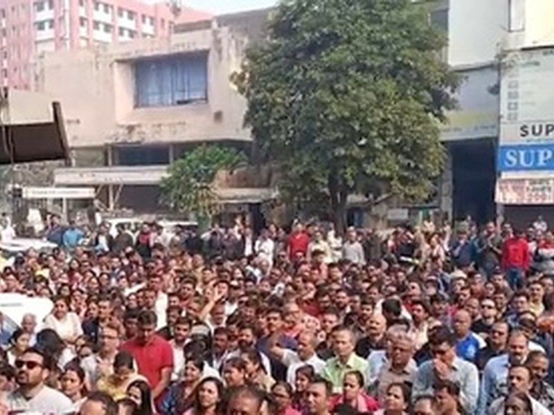 'हमारी मांग जायज है', देश के विभिन्न राज्यों में बैंक कर्मचारियों की हड़ताल, जानें कर्मचारियों ने क्या कहा