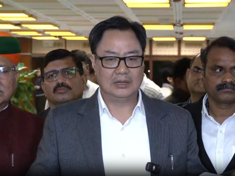 बजट सत्र: राजनाथ सिंह की अध्यक्षता में हुई सर्वदलीय बैठक, किरेन रिजिजू बोले- सदन चलाने में सभी दल सहयोग करें