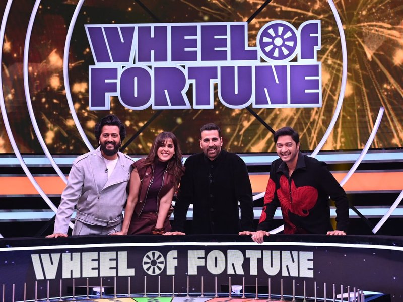 Housefull 2 boys Akshay Kumar, Riteish Deshmukh, Shreyas Talpade reunite on Wheel of Fortune