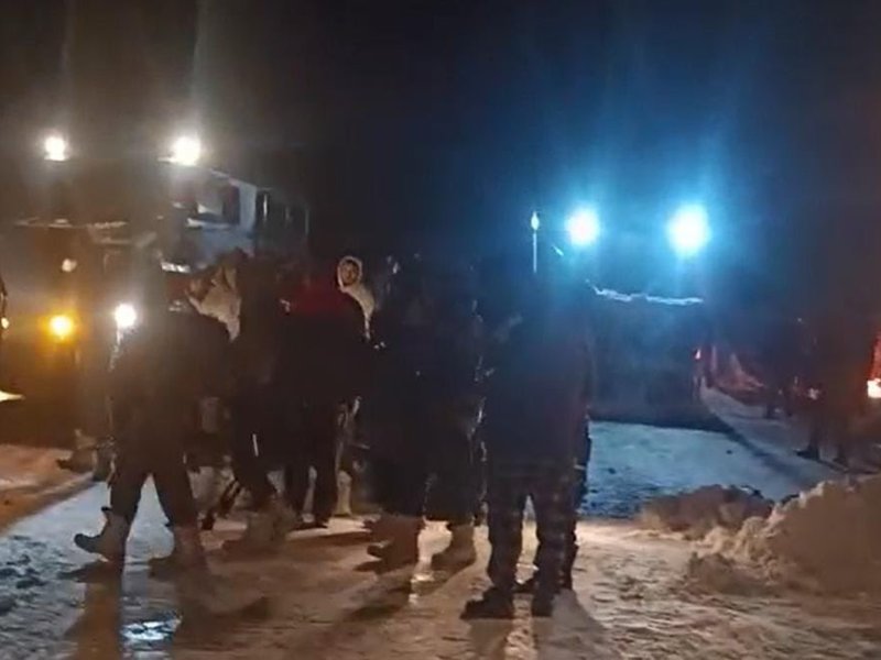 40 soldiers among 60 rescued by BRO in snowbound Doda