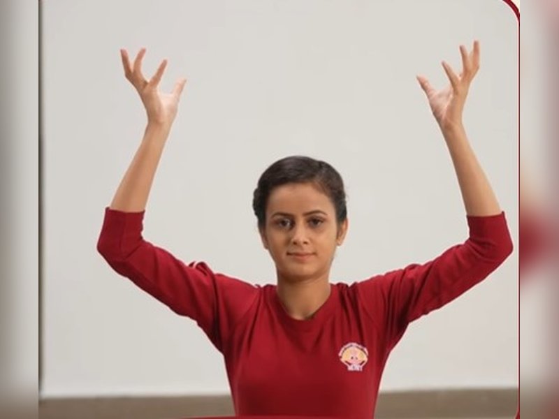 ताली बजाने से मिलेंगे कई लाभ, बच्चे हों या बड़े सभी के लिए फायदेमंद 'फ्लावर क्लैप'