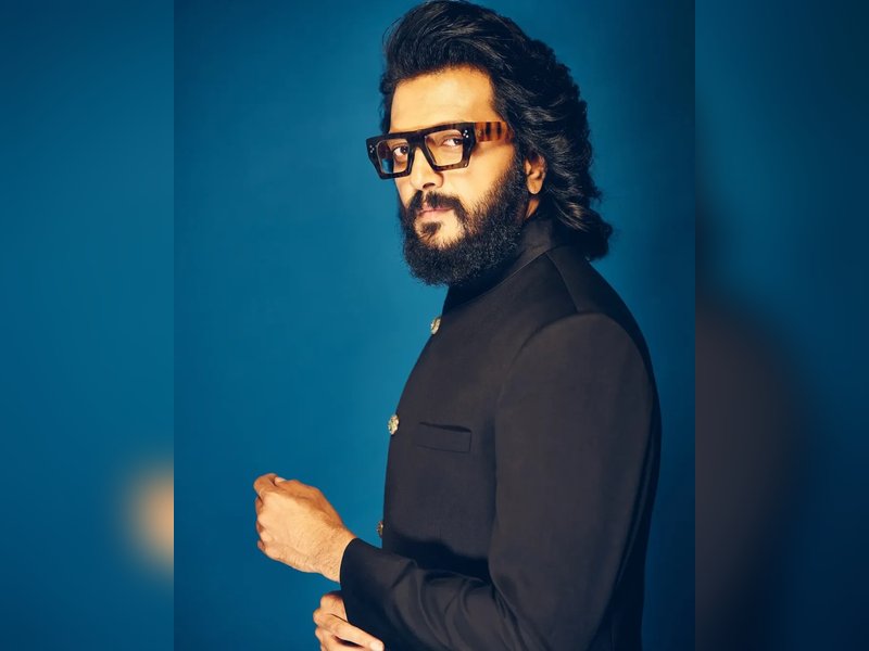 Riteish Deshmukh left 'shocked & heartbroken' after the tragic demise of Deputy CM Ajit Pawar 