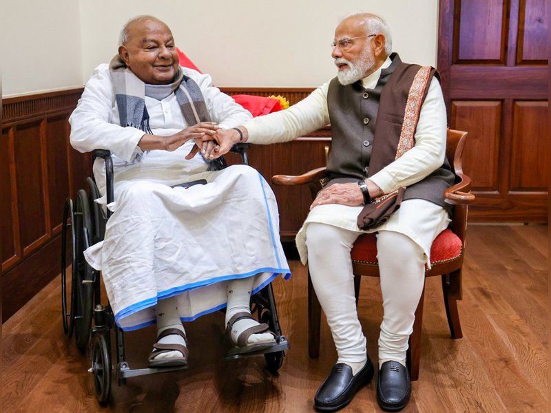 New Delhi: Prime Minister Narendra Modi meets former Prime Minister H. D. Deve Gowda, in New Delhi on Thursday, January 29, 2026. (Photo: IANS/X/@narendramodi)