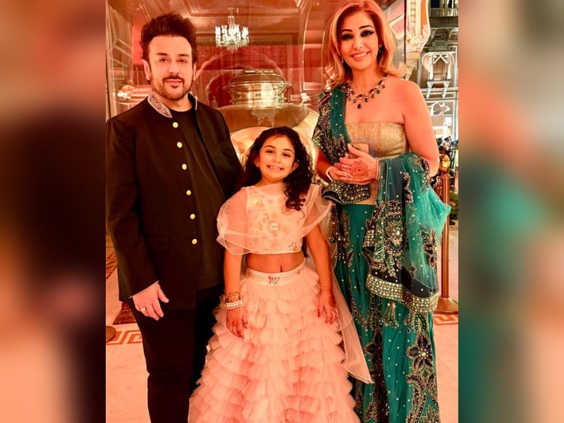 16 साल बाद भी वही मोहब्बत, रोया के नाम अदनान सामी का प्यार भरा संदेश