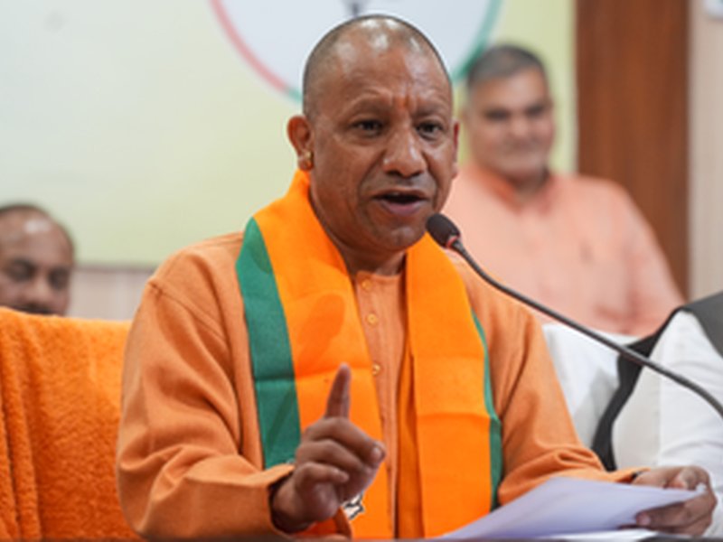 योगी सरकार का बड़ा फैसला, 15 लाख शिक्षकों और शिक्षामित्रों करा सकेंगे निजी अस्पतालों में कैशलेस इलाज