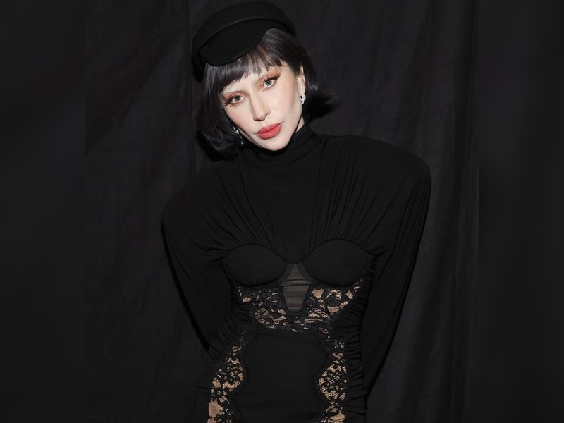 Lady Gaga pauses Tokyo, condemns ICE