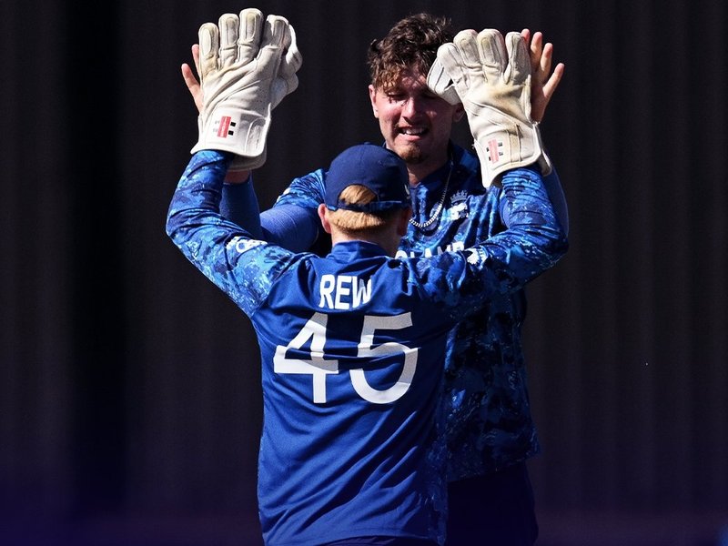 अंडर 19 वर्ल्ड कप: लुम्सडेन ने 17 रन देकर निकाले 5 विकेट, न्यूजीलैंड को हराकर सेमीफाइनल में इंग्लैंड