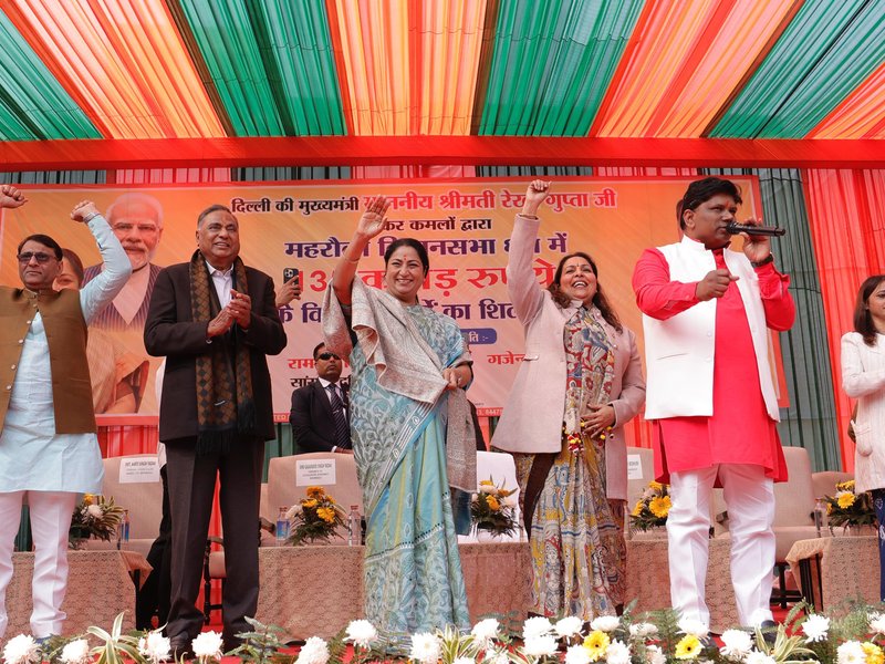 मुख्यमंत्री रेखा गुप्ता ने महरौली के योगमाया मंदिर में की पूजा, क्षेत्र के विकास के लिए कई योजनाओं का शुभारंभ