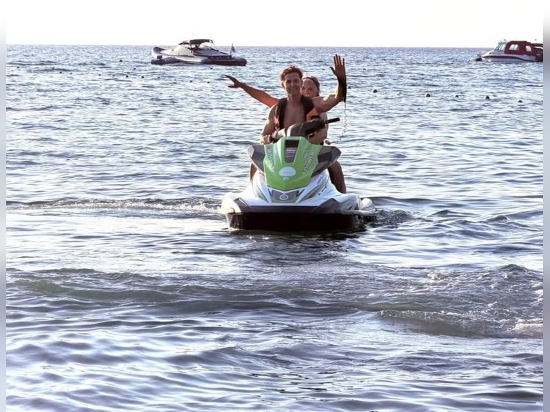 Hrithik Roshan takes his life's 'leading lady' on a thrill jet ski ride amidst vast ocean