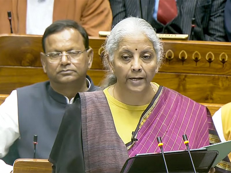 खादी, हथकरघा और हस्‍तशिल्‍पों को बढ़ावा देने के लिए महात्‍मा गांधी ग्राम स्‍वराज पहल शुरू की जाएगी: निर्मला सीतारमण