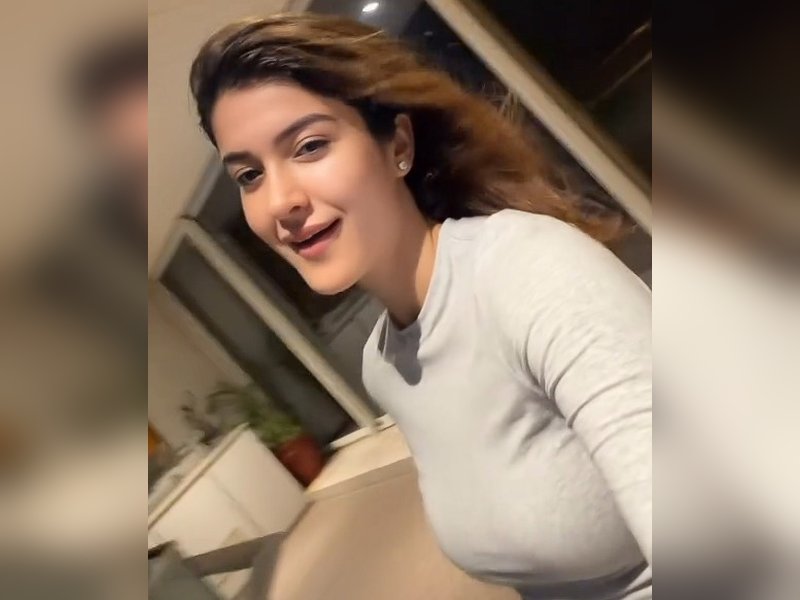 Shanaya Kapoor spends her Saturday night listening to ‘Jee Liya’ on loop