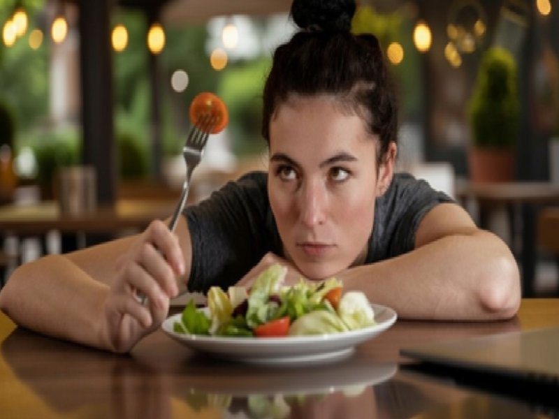 कितनी मात्रा में खाया गया भोजन बन जाता है औषधि, आयुर्वेद से जानें सही नियम