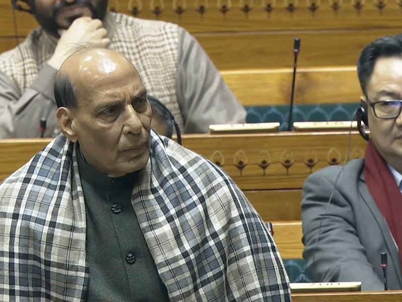 डोकलाम बयान पर लोकसभा में हंगामा, राजनाथ सिंह ने राहुल गांधी पर लगाया सदन को गुमराह करने का आरोप 