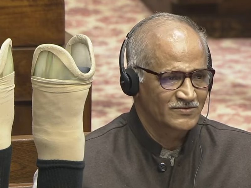 Uproar in RS as Sadanandan Master recalls brutal 1994 attack, displays prosthetics