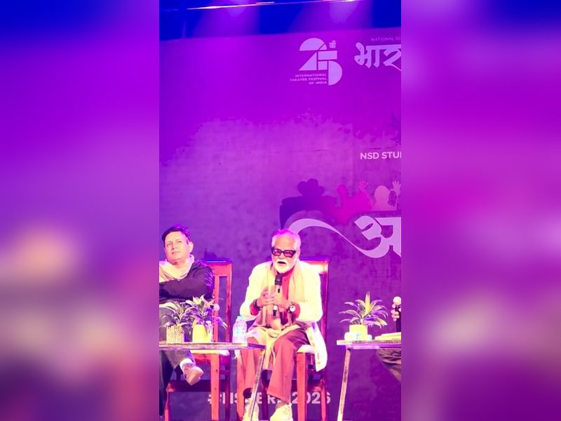 गुरु इरफान खान को याद कर भावुक हुए संजय मिश्रा, कहा- 'एनएसडी में हमने उन्हें देखा, सीखा और महसूस किया'