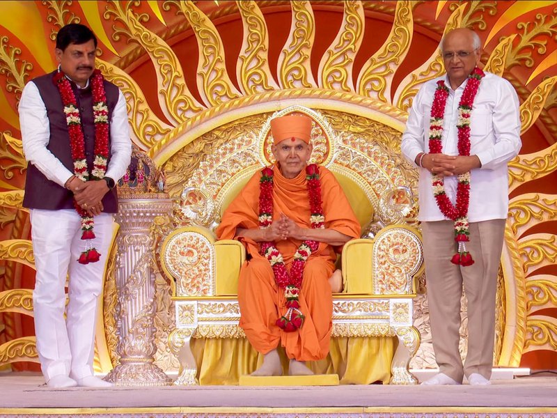 Vadodara: Guinness World Record recognises mass recital at Mahant Swami Maharaj's 92nd birthday celebrations