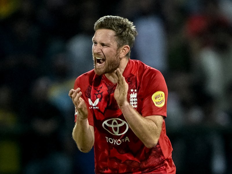 टी20 सीरीज: 'लो स्कोरिंग' मुकाबले में इंग्लैंड ने मारी बाजी, श्रीलंका के खिलाफ 3-0 से 'क्लीन स्वीप'