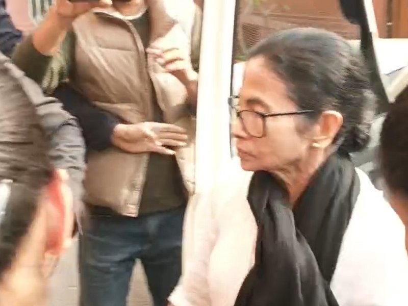 CM Mamata Banerjee reaches SC for Bengal SIR hearing