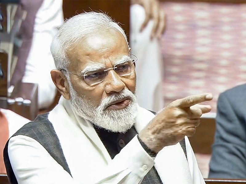 ‘Chori unka Pushtaini Dhandha’: PM Modi accuses Congress of stealing Gandhi’s surname 