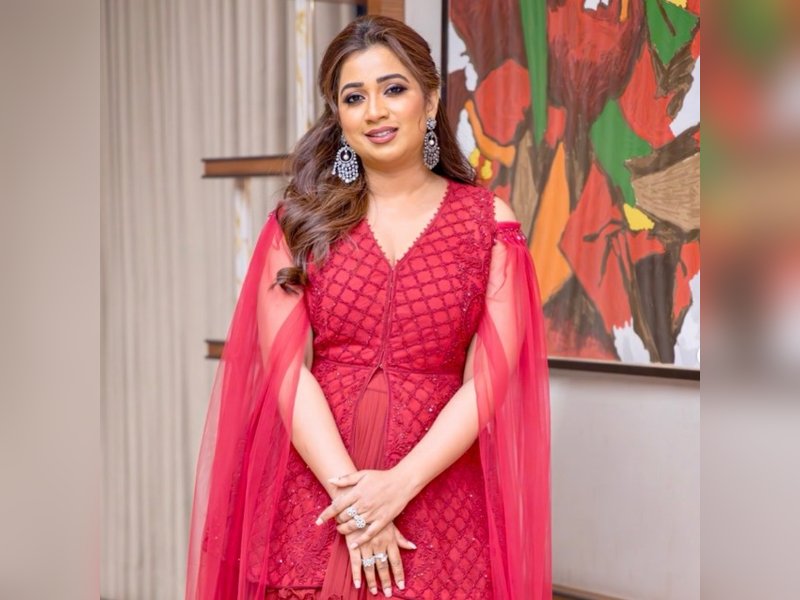 Shreya Ghoshal recalls her first meeting with Lata Mangeshkar on her death anniversary 