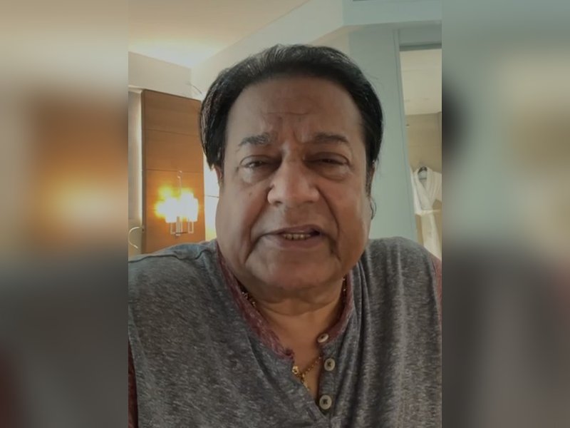 'घूसखोर पंडत' को विवाद से बचाने के लिए अनूप जलोटा ने सुझाया समाधान