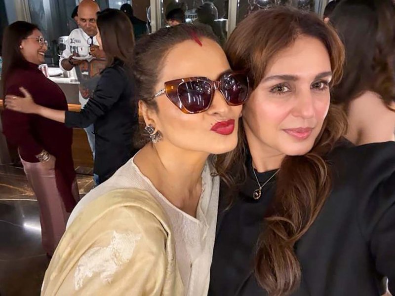 Huma Qureshi has an ‘evening full of love’ with her ‘forever icon’ Rekha