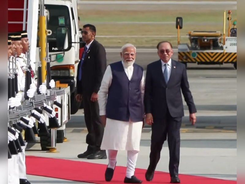 PM Modi arrives in Kuala Lumpur, welcomed by Malaysian counterpart Anwar Ibrahim at airport 