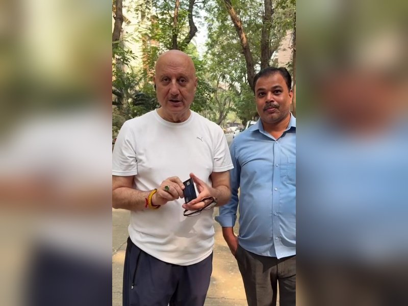 Anupam Kher says 'honesty is alive' as a security guard returns his fallen credit card