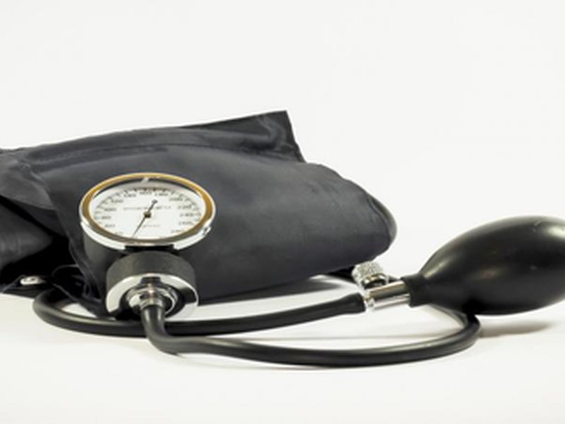 अनहेल्दी लाइफस्टाइल है हाइपरटेंशन की वजह, 'साइलेंट किलर' को इन आदतों से दें मात 
