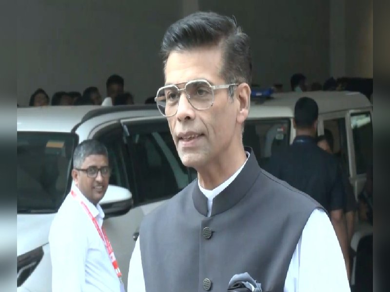 आरएसएस शताब्दी समारोह में पहुंचे बॉलीवुड के बड़े चेहरे, मोहन भागवत के विचारों से प्रेरित हुए करण जौहर