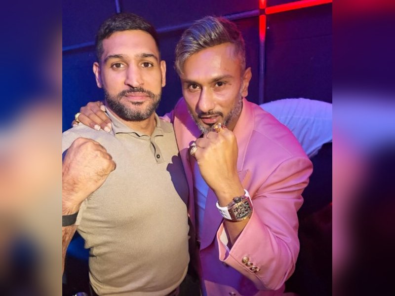 Yo Yo Honey Singh poses alongside boxing star Amir Khan: With my legendary brother