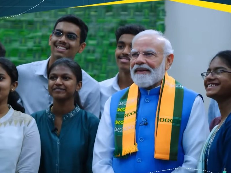 'मोबाइल बच्चों का मालिक बन चुका है', पीएम मोदी ने छात्रों को दी सलाह- 'टेक्नोलॉजी के गुलाम न बनें, खुद का विस्तार करें'