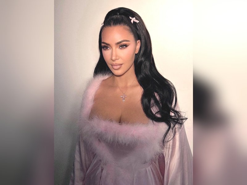 Kim Kardashian tries some fun tricks with sister Khloe, Kylie says 'I love us'