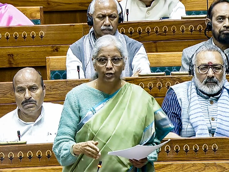 सीधे बंदरगाहों से नहीं जुड़े राज्यों में लॉजिस्टिक्स की लागत को कम करने के लिए सरकार जलमार्गों पर कर रही फोकस : वित्त मंत्री 