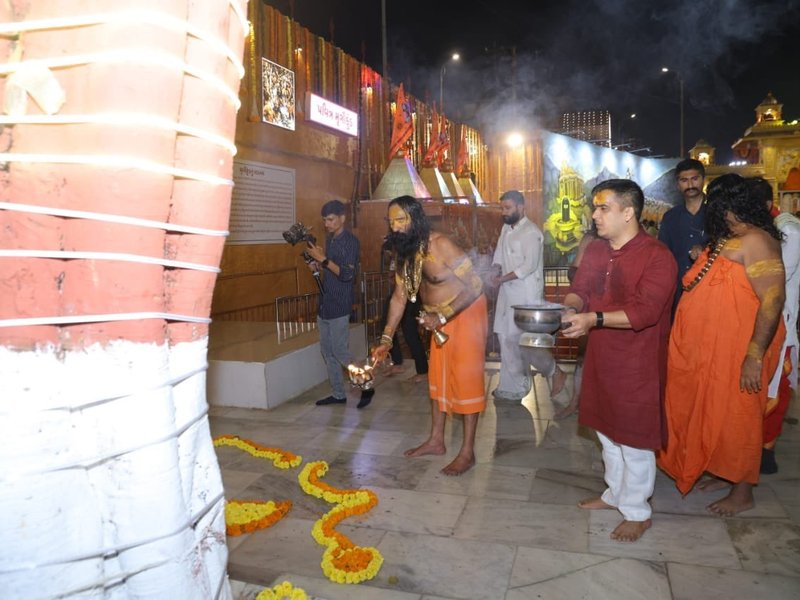गुजरात: महाशिवरात्रि मेले का भव्य आगाज, डिप्टी सीएम हर्ष संघवी ने भवनाथ मंदिर में की महाआरती