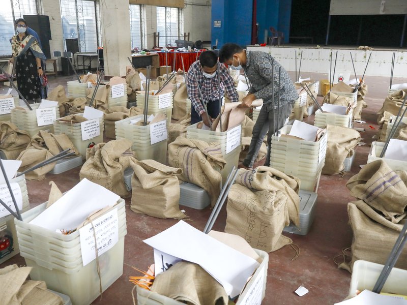 बांग्लादेश में मतदान संपन्न, कई पोलिंग बूथों पर हिंसा, महिला एजेंट्स को परेशान करने का भी आरोप  