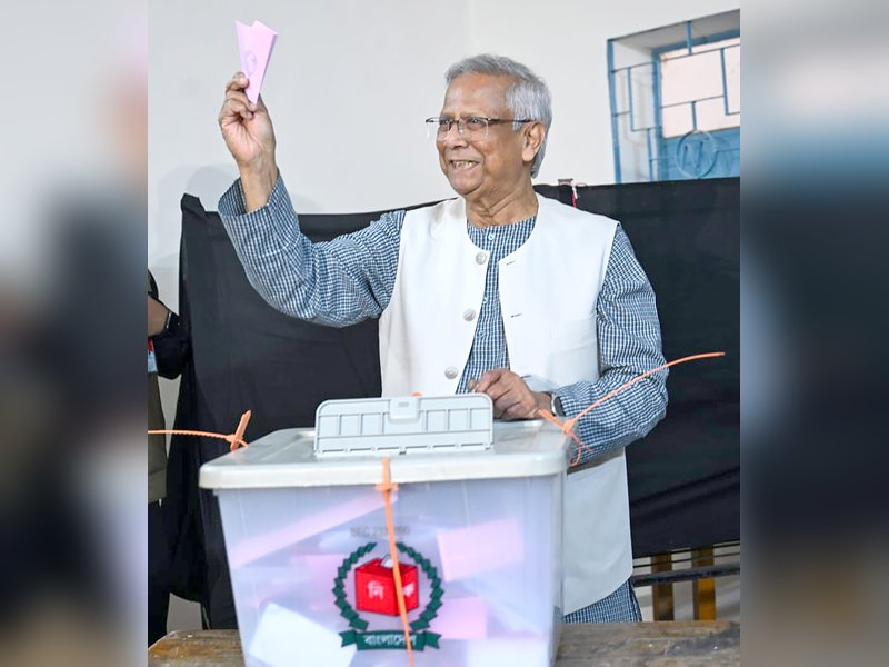 यूनुस ने डाला वोट, चुनाव को ‘नए बांग्लादेश का जन्मदिन’ बताया