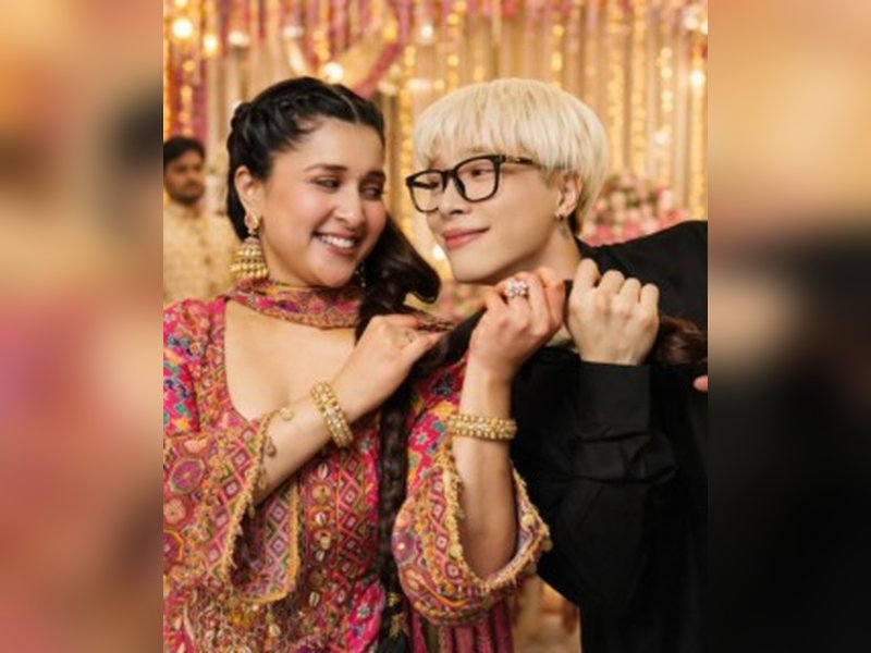 Mannara Chopra, Aoora channel their inner Kareena Kapoor, Shahid Kapoor 