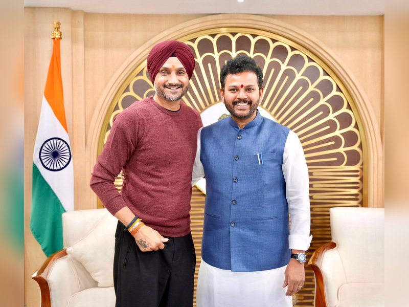 हरभजन सिंह ने केंद्रीय मंत्री के. राम मोहन नायडू से की मुलाकात, अमृतसर एयरपोर्ट के विस्तार की मांग की