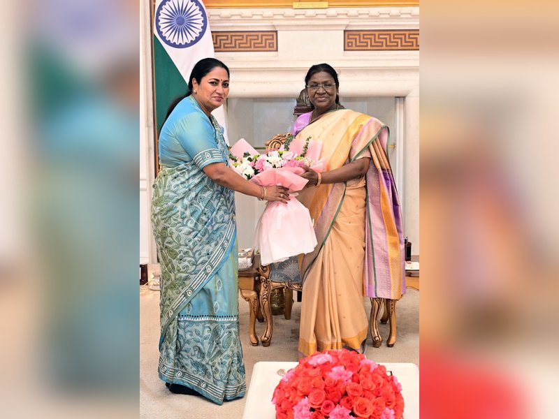 Delhi CM Rekha Gupta meets President Droupadi Murmu