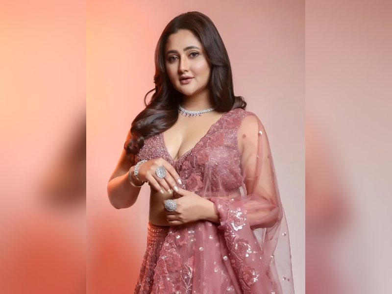 शिवानी से दिव्या और फिर रश्मि देसाई तक, अभिनेत्री ने पहचान पाने के लिए बदले कई नाम