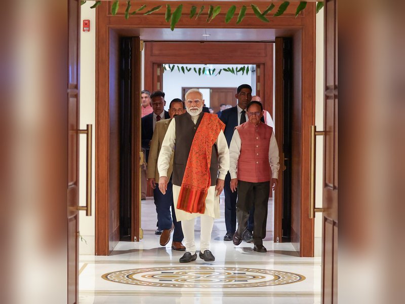 केंद्रीय मंत्रिमंडल ने नॉर्थ ब्लॉक और साउथ ब्लॉक से 'सेवा तीर्थ' व 'कर्तव्य भवनों' में स्थानांतरण के प्रस्ताव को स्वीकृति दी