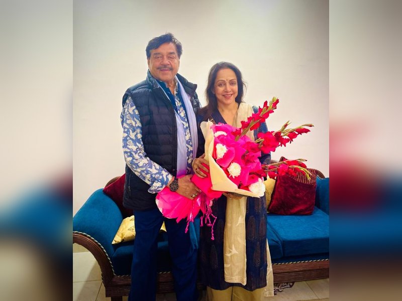 Shatrughan Sinha visits Hema Malini’s new house in Delhi, enjoys South Indian cuisine