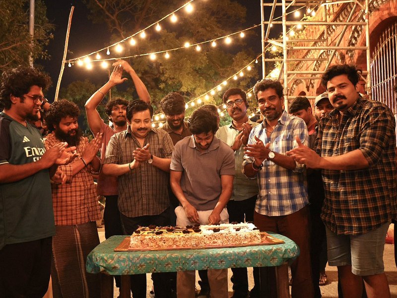 L K Akshay Kumar celebrates Sirai's 50 day-theatrical run on sets of Basil Joseph's 'Raawadi' (Photo Credit: Seven Screen Studios/X)