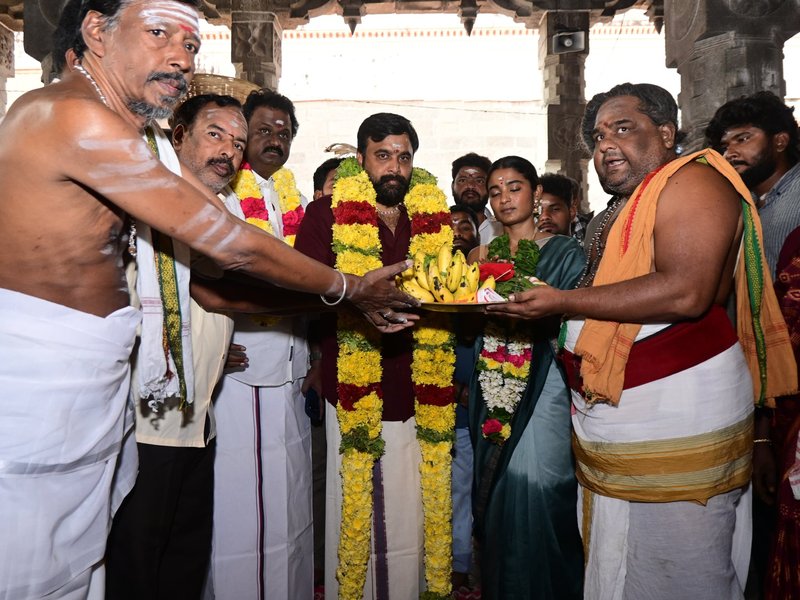 Sasikumar, Chaithra J Achar along with 'My Lord' team offer prayers at Tiruvannamalai temple  (Photo Credit: IANS/PR)