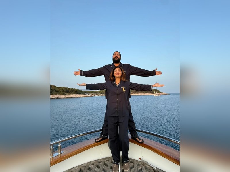 Shilpa Shetty recreates the iconic 'Titanic' pose with hubby Raj Kundra