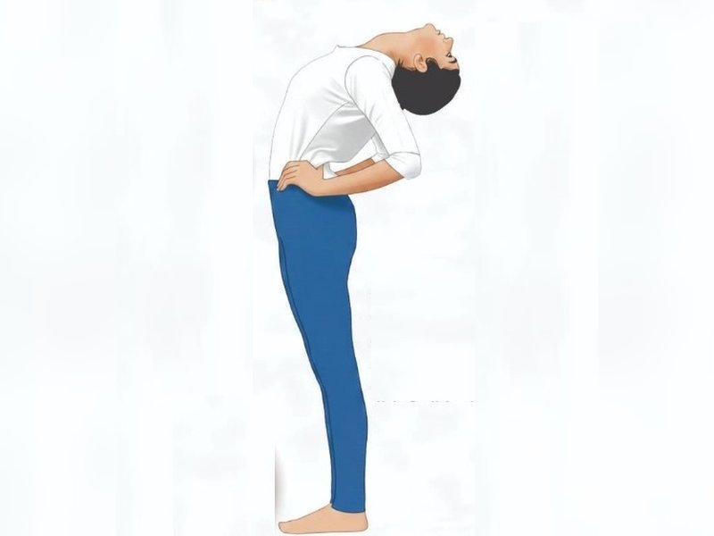 सांस के मरीज हों या बढ़ते वजन से परेशान, अर्द्धचक्रासन के पास है समाधान