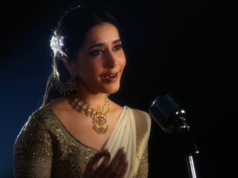 महाशिवरात्रि पर भक्ति में डूबीं राशि खन्ना, गाया 'शिव कैलाशों के वासी' भजन