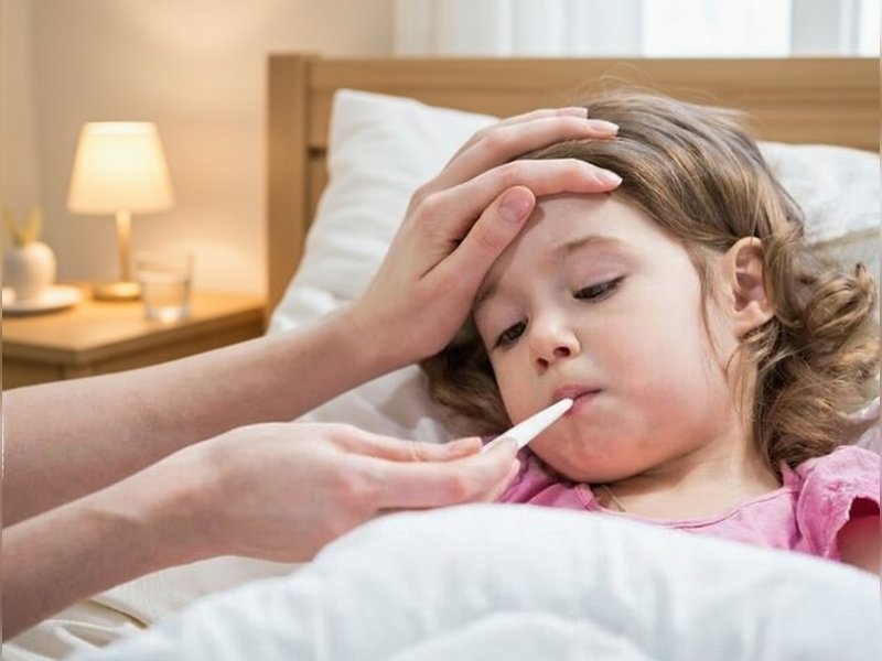 मौसम बदलते ही क्यों बीमार पड़ जाते हैं बच्चे? जानिए बचाव का आसान तरीका